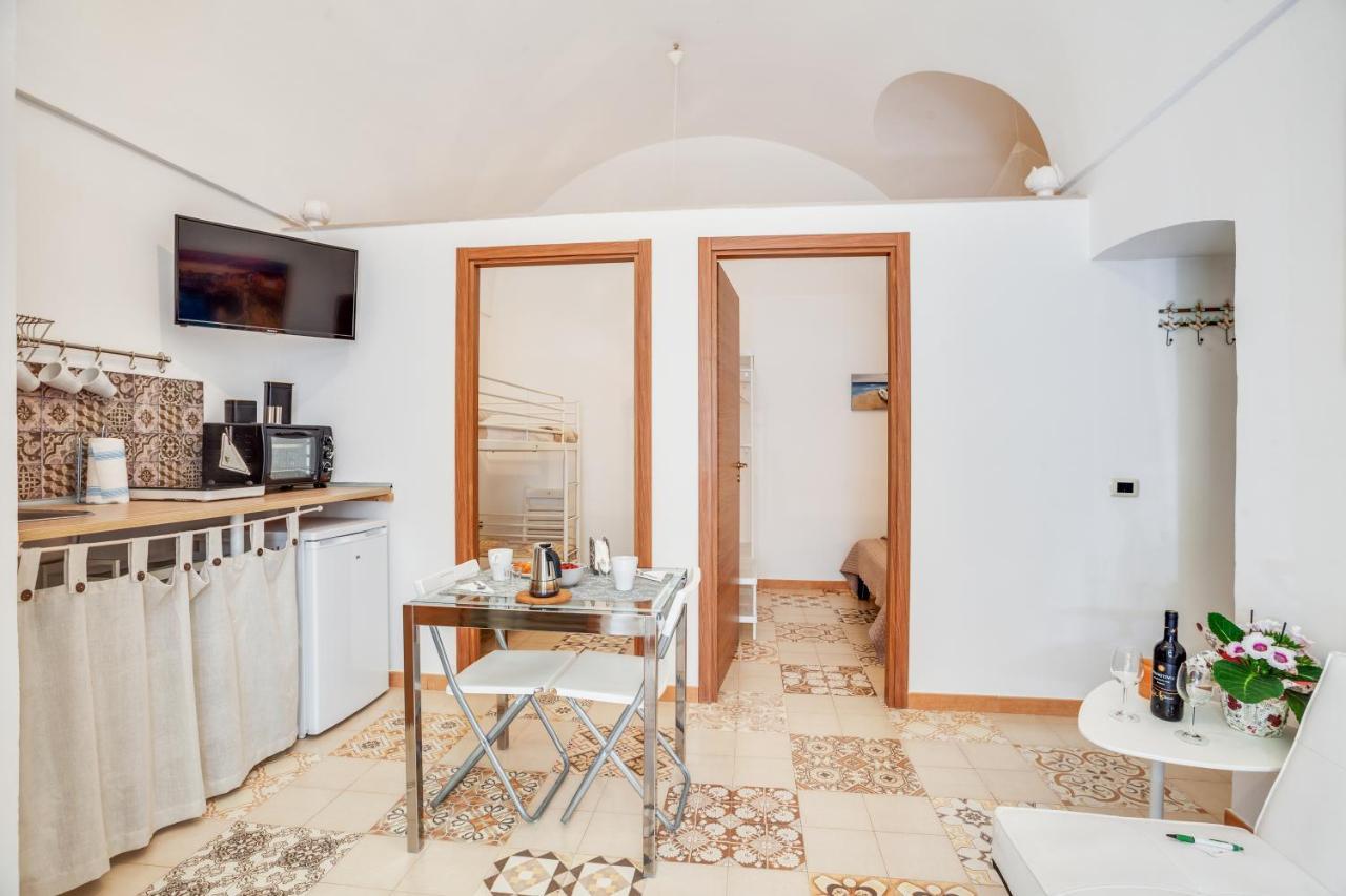 Апартаменты Tiny House 21 Bright Aparment Полиньяно-а-Маре Экстерьер фото